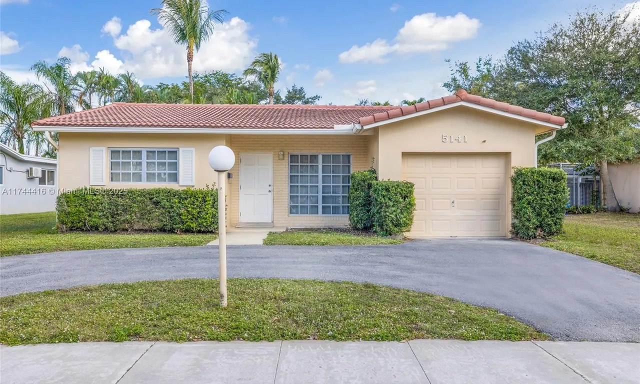 5141 Sarazen Dr, Hollywood FL 33021