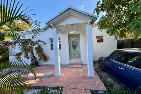 2326 NW 59th St, Miami FL 33142