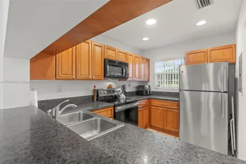 8337 Fairway Rd # 8337, Sunrise FL 33351