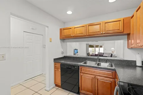 8337 Fairway Rd # 8337, Sunrise FL 33351