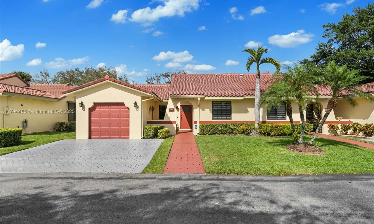 9555 Toledo Ln, Davie FL 33324