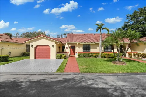 9555 Toledo Ln, Davie FL 33324