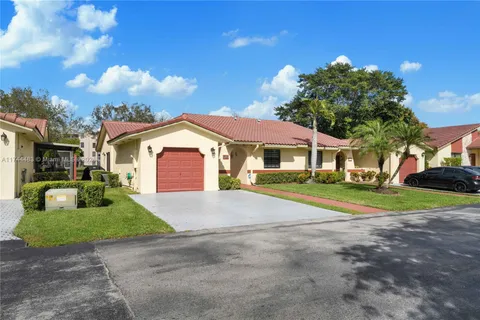 9555 Toledo Ln, Davie FL 33324