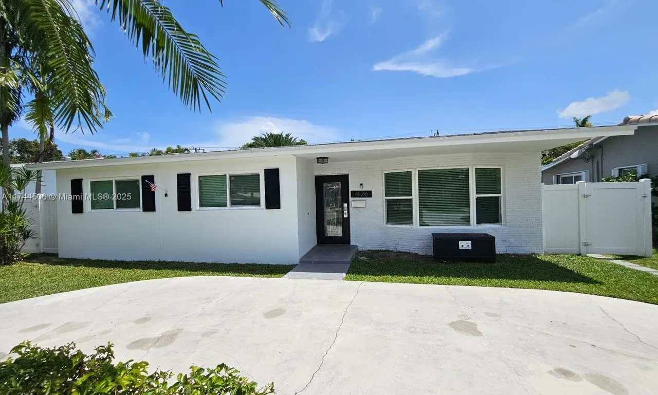 1426 Coolidge St, Hollywood FL 33020