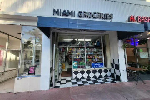 Washington Ave, Miami Beach FL 33139