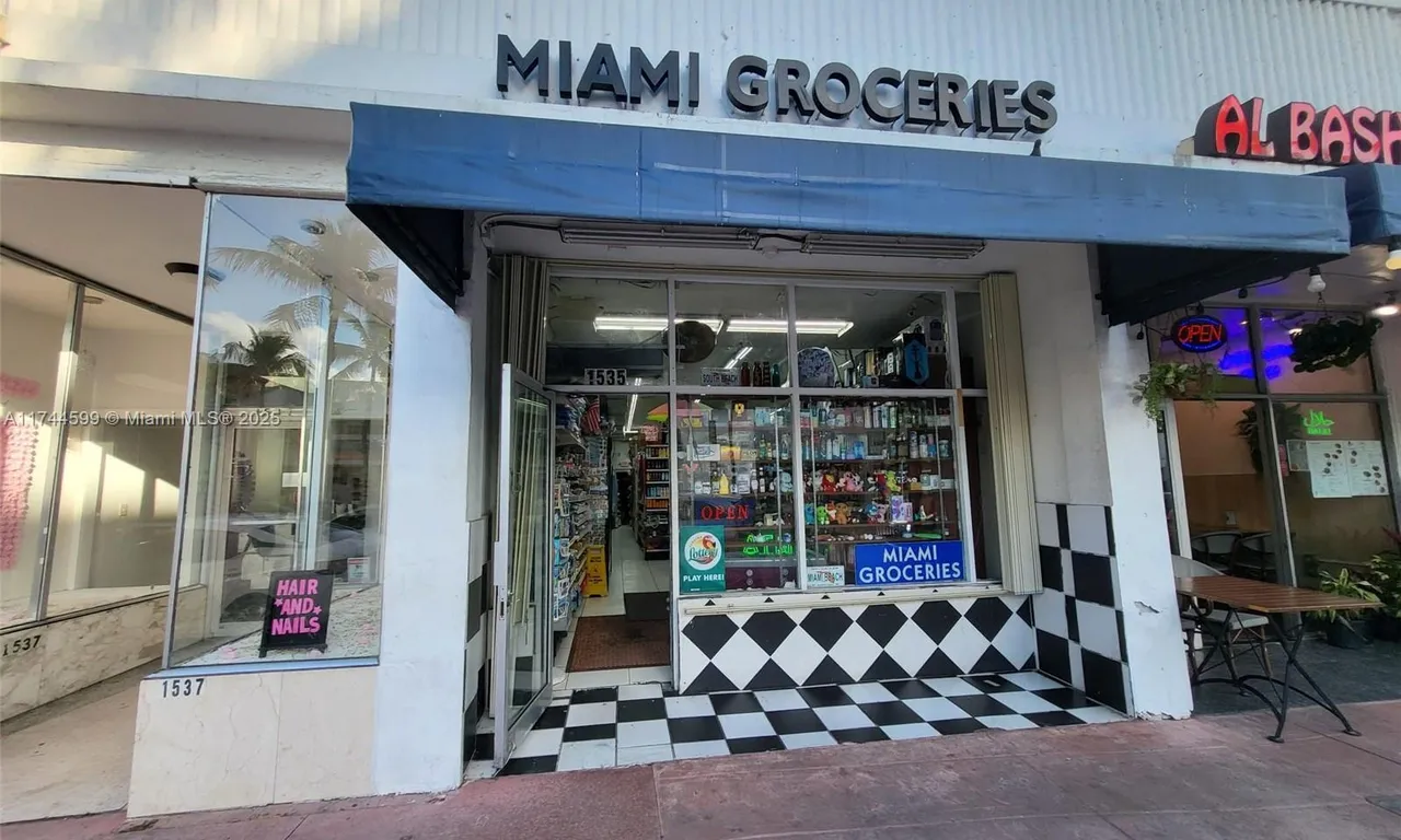 Washington Ave, Miami Beach FL 33139