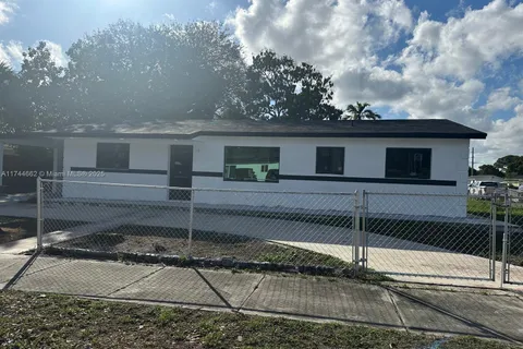 3800 NW 208th St, Miami Gardens FL 33055