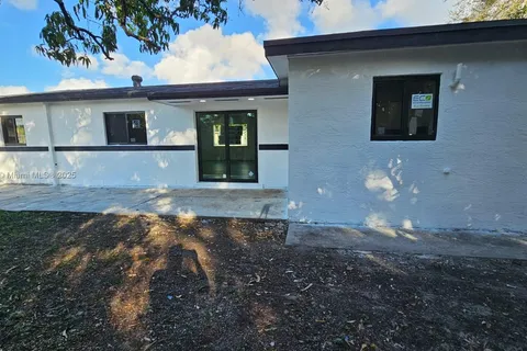 3800 NW 208th St, Miami Gardens FL 33055