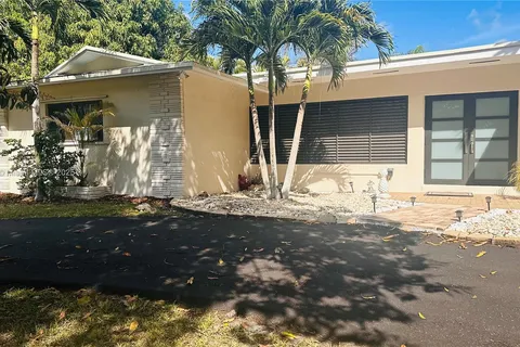 8295 SW 153rd St, Palmetto Bay FL 33157