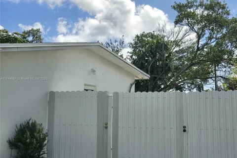 1110 NE 185th ST, Miami FL 33179