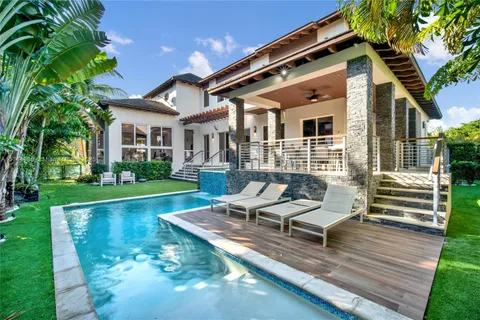 573 Warren Ln, Key Biscayne FL 33149