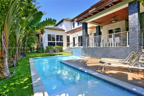 573 Warren Ln, Key Biscayne FL 33149
