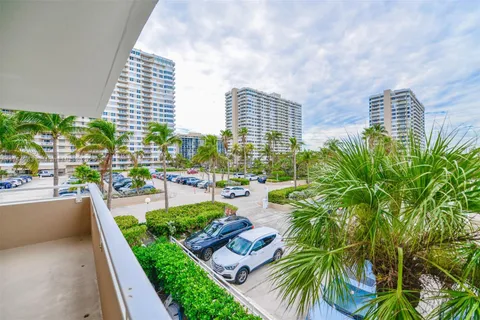 1950 S Ocean Dr # 2E, Hallandale Beach FL 33009