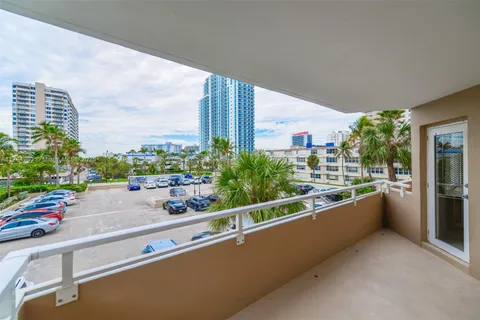 1950 S Ocean Dr # 2E, Hallandale Beach FL 33009