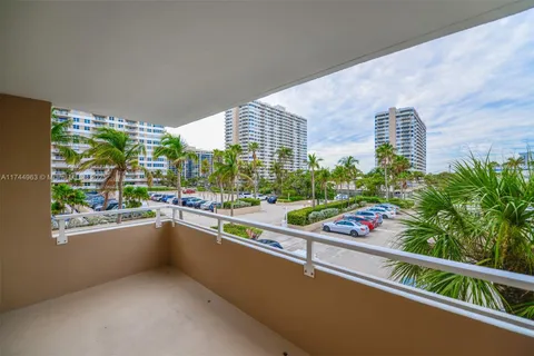 1950 S Ocean Dr # 2E, Hallandale Beach FL 33009