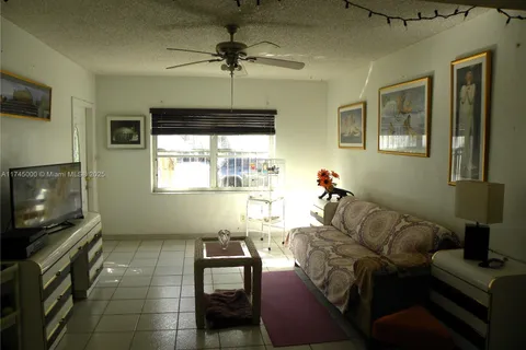 275 NE 114th St, Miami FL 33161