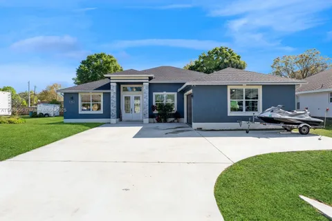 5402 Hickory Dr, Fort Pierce FL 34982