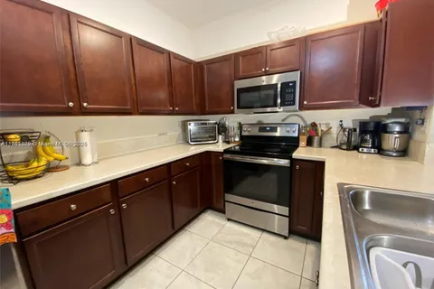 10413 W 33rd Ct, Hialeah FL 33018