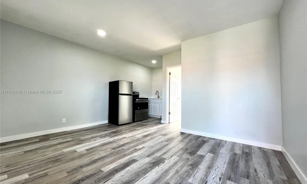 806 NW 7th Ter # 9, Hallandale Beach FL 33009