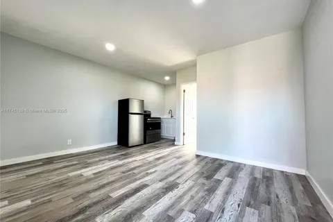 806 NW 7th Ter # 9, Hallandale Beach FL 33009