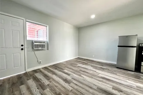 806 NW 7th Ter # 9, Hallandale Beach FL 33009