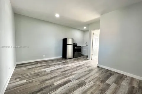 806 NW 7th Ter # 9, Hallandale Beach FL 33009