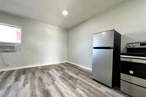 806 NW 7th Ter # 9, Hallandale Beach FL 33009