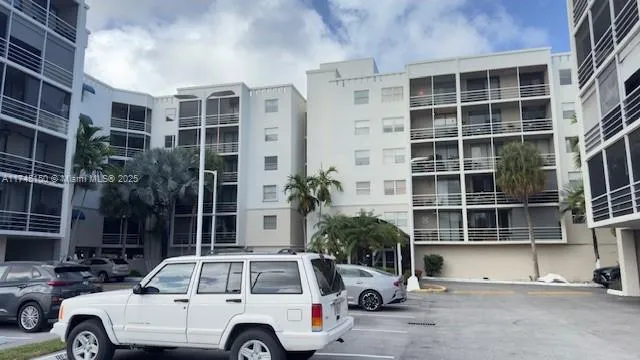 2821 N Miami Beach Blvd # 4M, North Miami Beach FL 33160