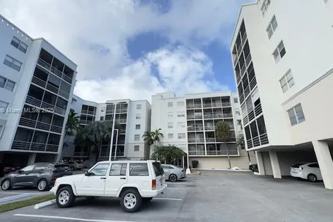 2821 N Miami Beach Blvd # 4M, North Miami Beach FL 33160