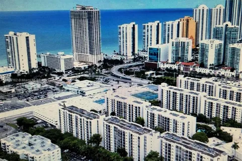 16909 N Bay Rd # 320, Sunny Isles Beach FL 33160