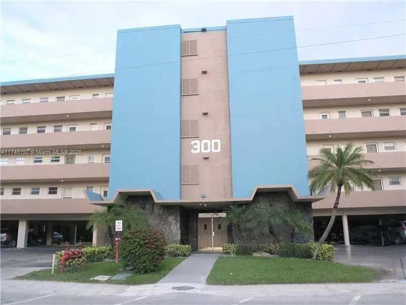 300 NE 14th Ave # 501, Hallandale Beach FL 33009