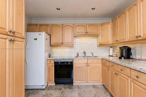 300 NE 14th Ave # 501, Hallandale Beach FL 33009
