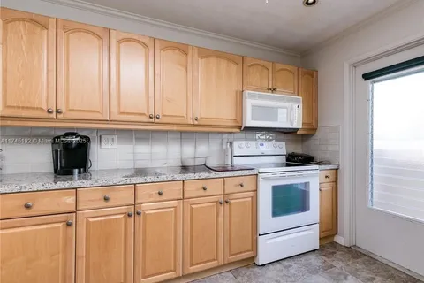 300 NE 14th Ave # 501, Hallandale Beach FL 33009