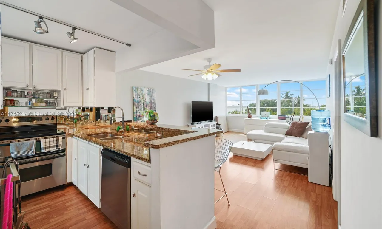 1670 lincoln Ct # 3D, Miami Beach FL 33139