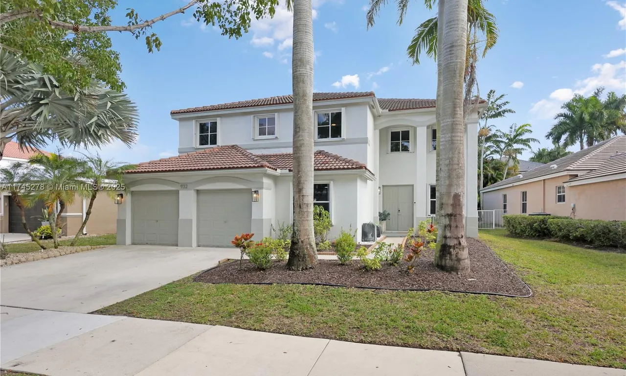 932 Nandina Dr, Weston FL 33327