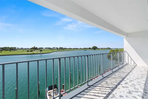 9240 W Bay Harbor Dr # 4A, Bay Harbor Islands FL 33154