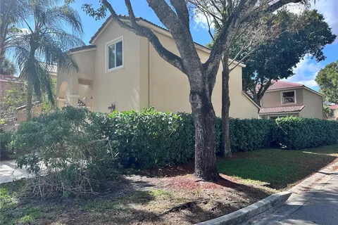 580 NW 87th Way, Coral Springs FL 33071