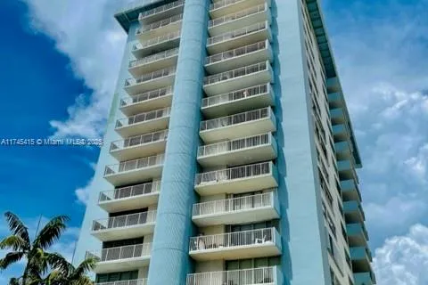 5838 Collins Ave # 2D, Miami Beach FL 33140