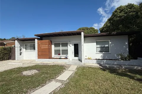 825 NW 127th St, North Miami FL 33168