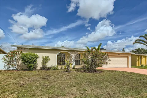 8637 Southampton Dr, Miramar FL 33025