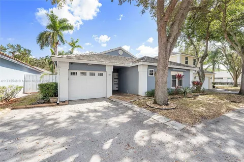 9964 NW 2nd Ct, Plantation FL 33324