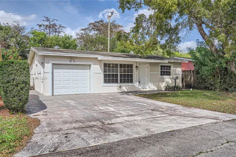 6271 SW 8th St, North Lauderdale FL 33068