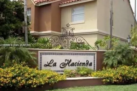18328 NW 68th Ave # H, Hialeah FL 33015