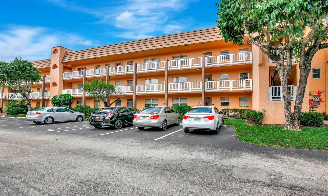 9181 Sunrise Lakes Blvd # 210, Sunrise FL 33322