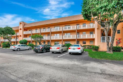 9181 Sunrise Lakes Blvd # 210, Sunrise FL 33322