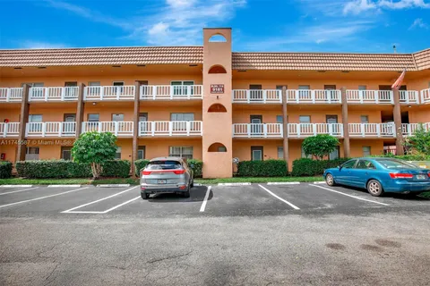 9181 Sunrise Lakes Blvd # 210, Sunrise FL 33322