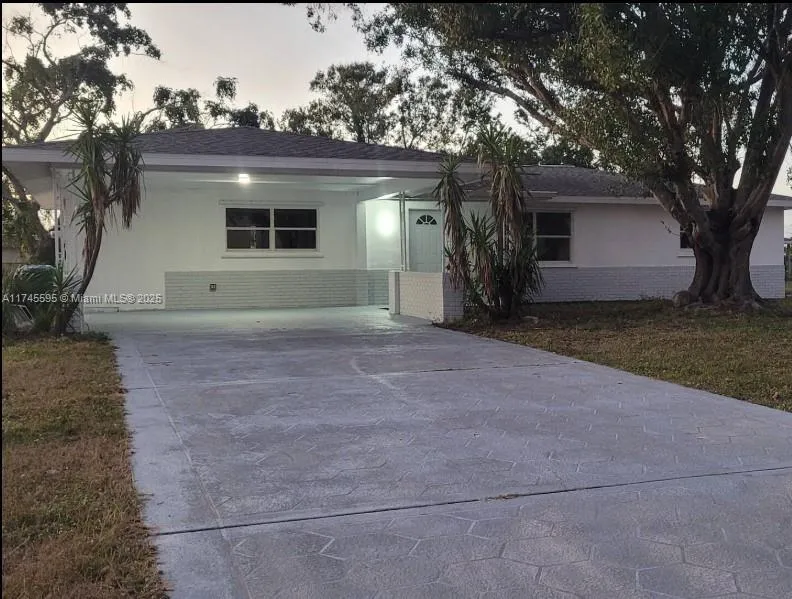 430 NE 15th PL, Cape Coral FL 33909