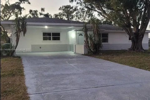 430 NE 15th PL, Cape Coral FL 33909