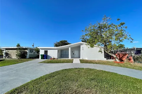 6729 Petunia Dr, Miramar FL 33023