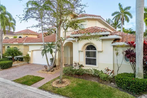 920 Captiva Dr, Hollywood FL 33019